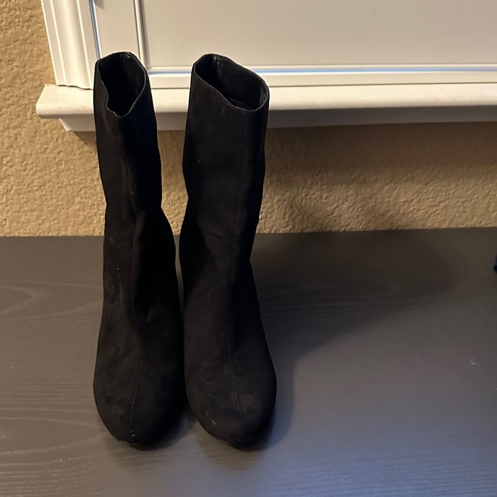 Charles By Charles David Black Suede Boots Size 7